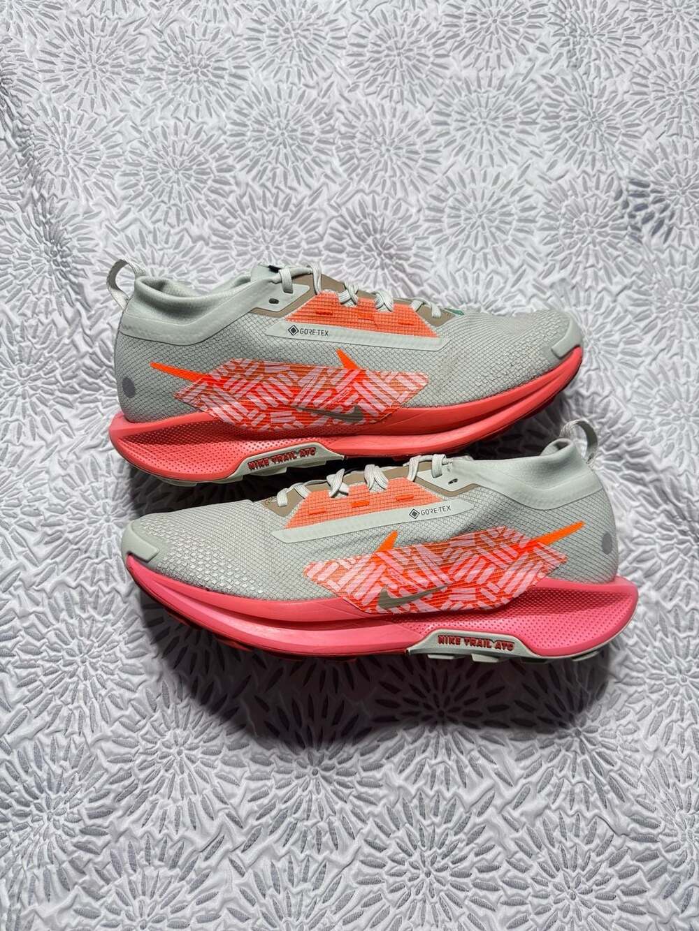 Nike Pegasus Trail 5 Gortex Light Silver Hyper Crimson Men’s 11.5 FQ0908-004